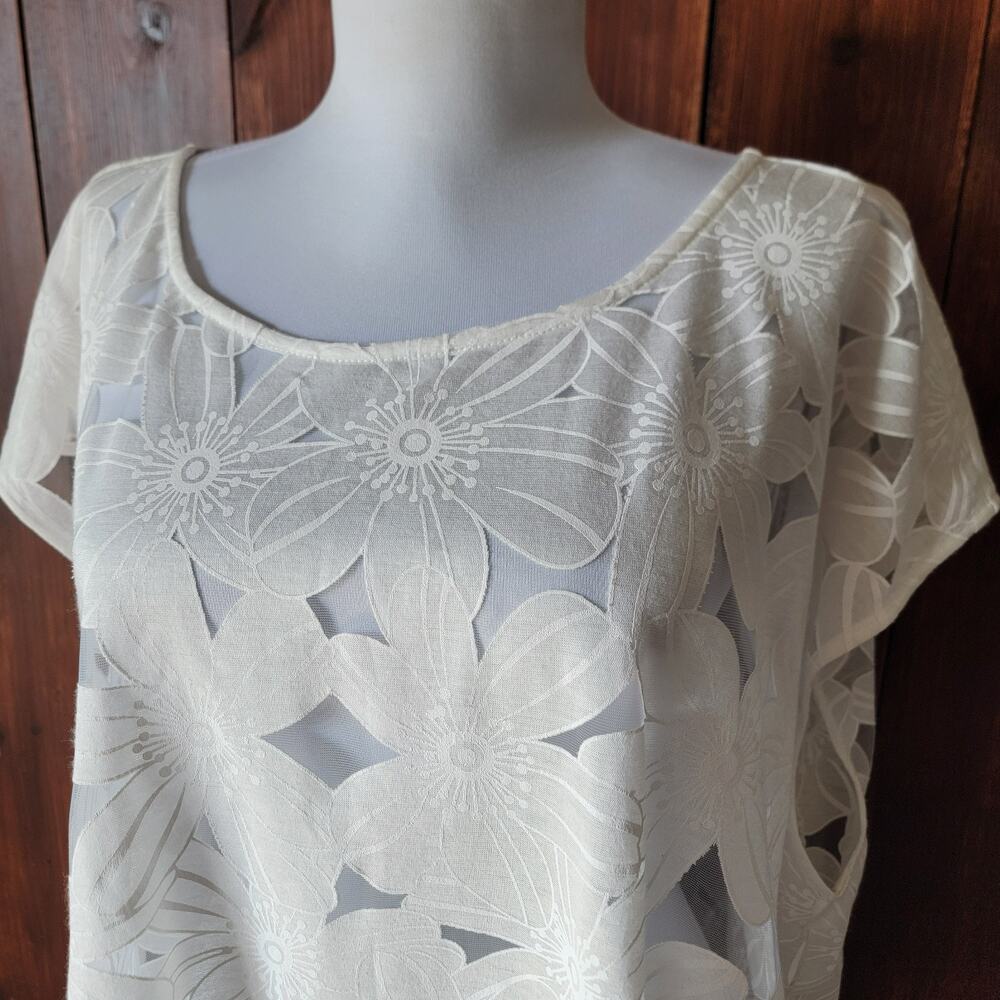 Talbots Women L White Sheer Floral Top Oversized Boxy Fit Scoop Neck Flowy Rayon